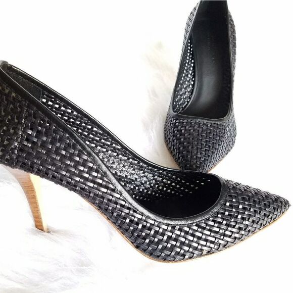 Club Monaco - Picture 2 of 5